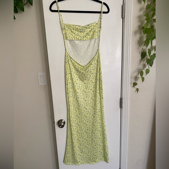 Floral Print Spaghetti Strap Backless Dress (S) - Picture 6 of 6